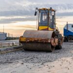 Alegerea corectă a utilajelor pentru drumuri de piatră